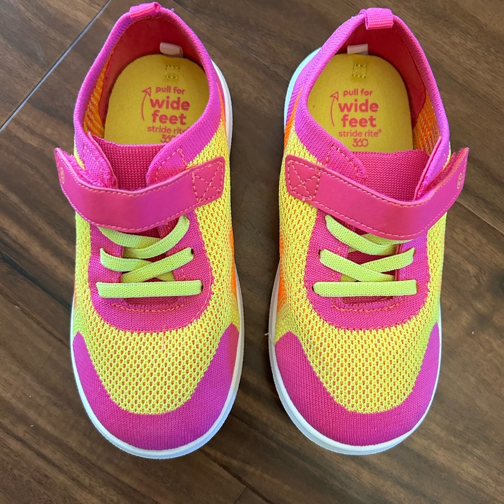 Stride rite  ASEEL size 11 M/W  *LIKE NEW*